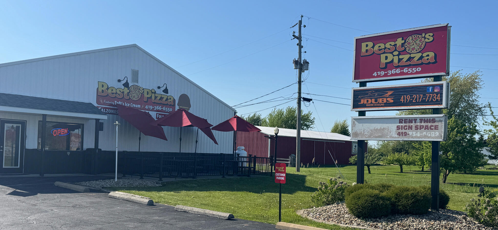 Front of BestO&#39;s Pizza Place